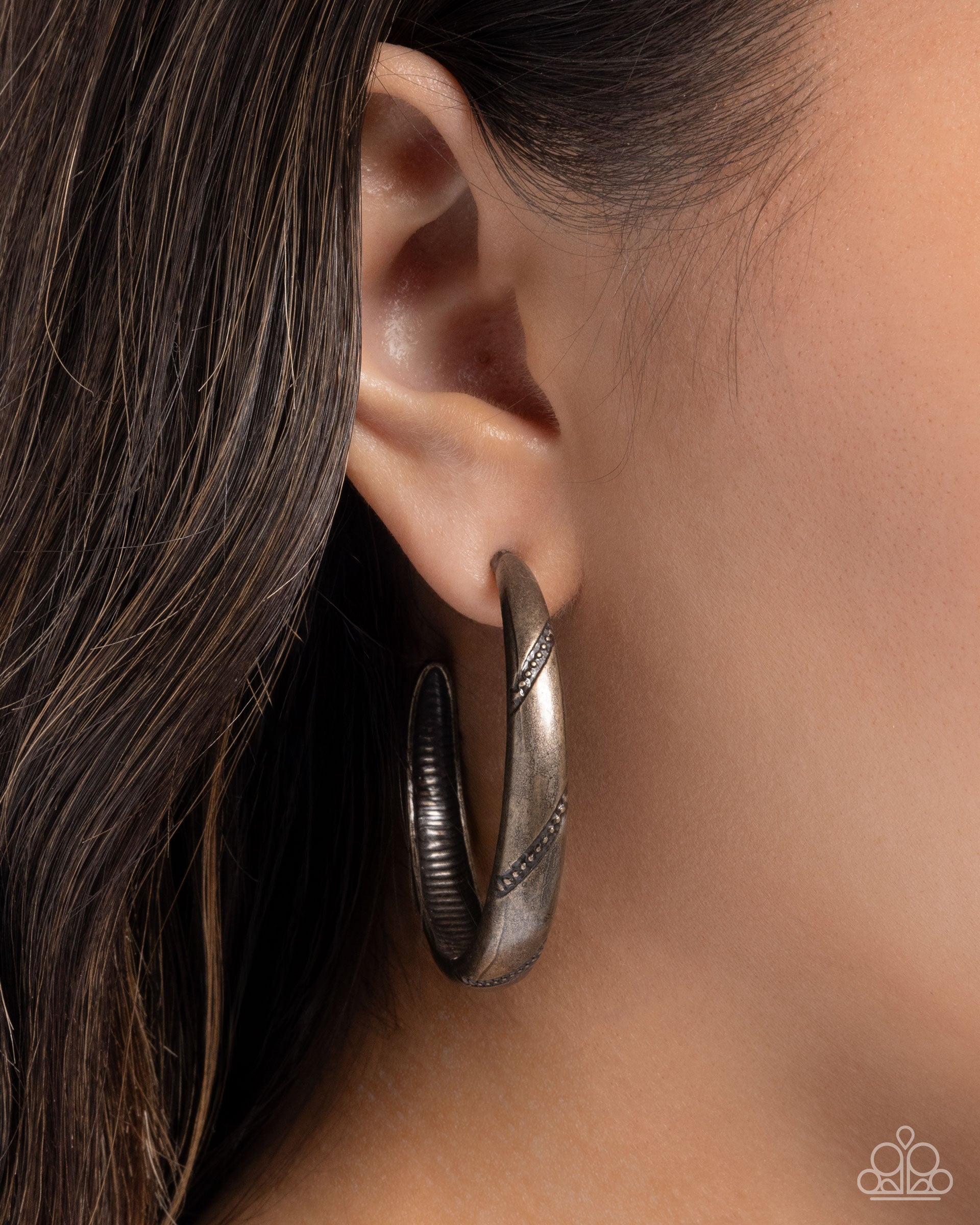 Embossed Elegance - Brass